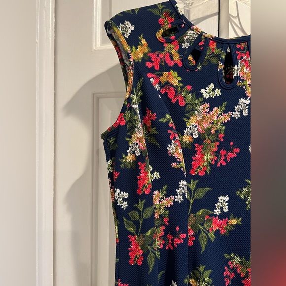 Navy Floral 🌺 Dress - Sleeveless, Cutouts around Neckline , Back Zipper Sz 12 - Picture 5 of 10